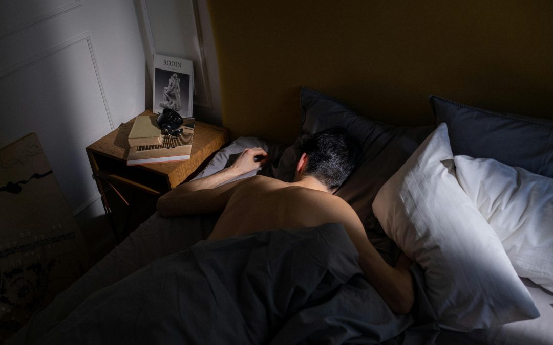 Discover 8 Amazing Sleeping Naked Benefits