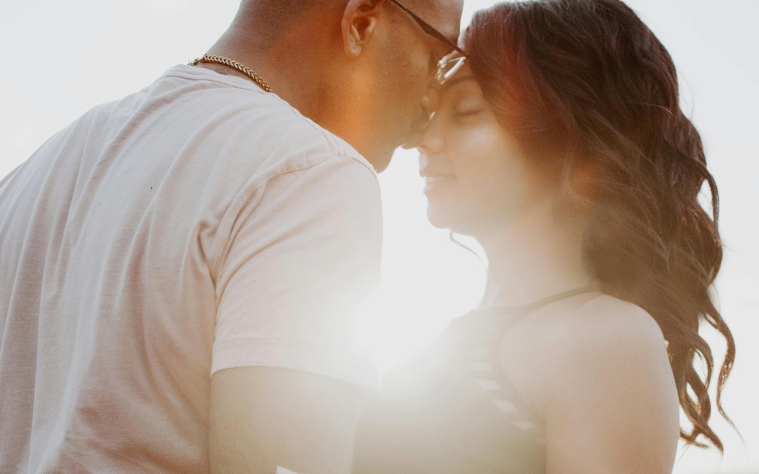 7 steamy Kissing Games for couples to Spice Up Your Romance